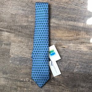 Vineyard Vines Custom Collection Tie Buffalo bayou. NWT!! 100%silk 🦬💙